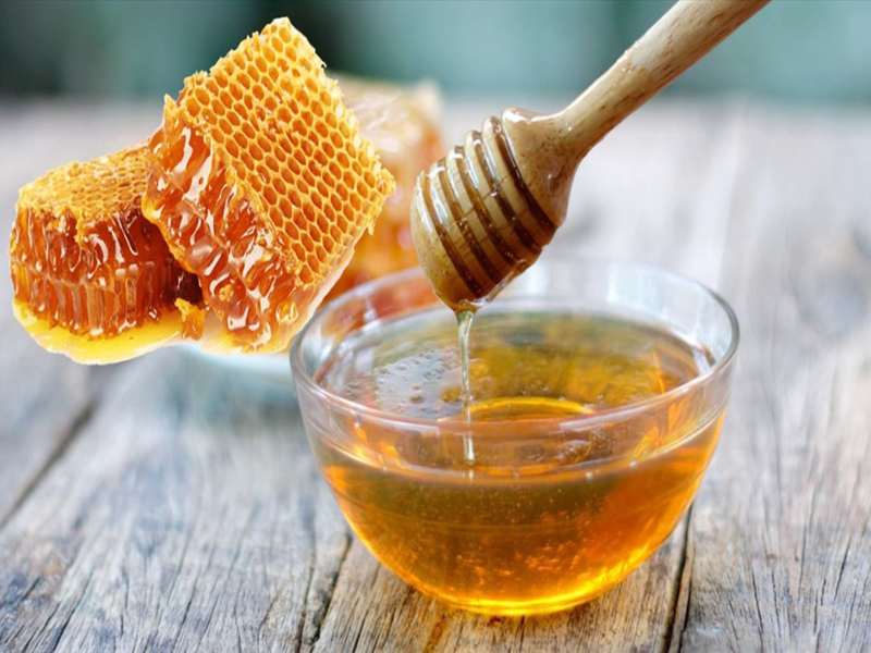 Sử dụng mật ong là đồ uống cho gà là một cách tốt cho sức khỏe của gà