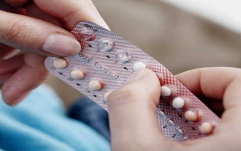 Gà khi uống thuốc tránh thai có tác dụng phụ gì không?